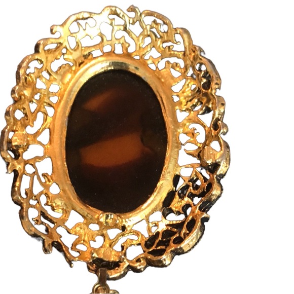 Tortoise shell antique gold tone Cameo pendant necklace - Picture 4 of 6